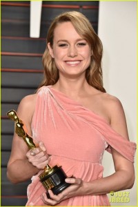 Brie-Larson Oscar 2016 rózsaszín 2